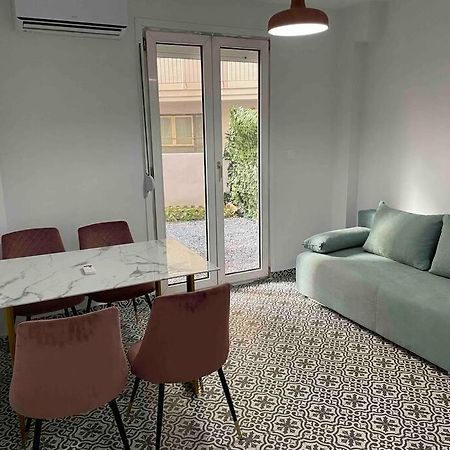 Family Apartment With Private Yard Next To Agios Dimitrios Church 塞萨洛尼基 外观 照片