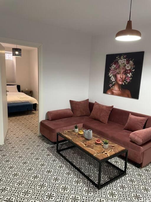 Family Apartment With Private Yard Next To Agios Dimitrios Church 塞萨洛尼基 外观 照片