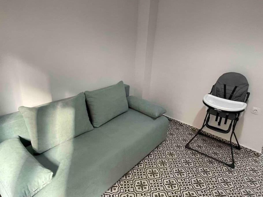 Family Apartment With Private Yard Next To Agios Dimitrios Church 塞萨洛尼基 外观 照片
