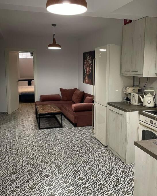 Family Apartment With Private Yard Next To Agios Dimitrios Church 塞萨洛尼基 外观 照片
