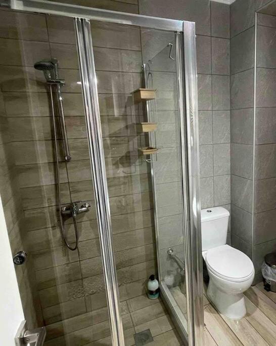 Family Apartment With Private Yard Next To Agios Dimitrios Church 塞萨洛尼基 外观 照片