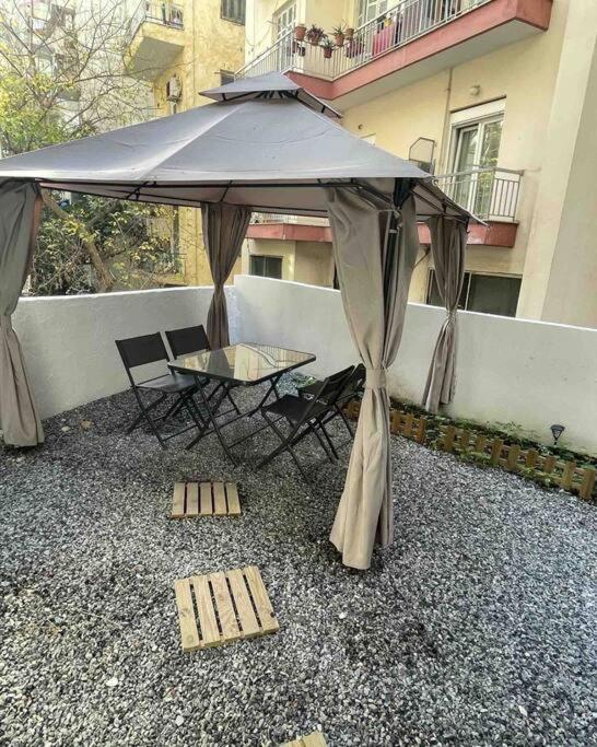 Family Apartment With Private Yard Next To Agios Dimitrios Church 塞萨洛尼基 外观 照片